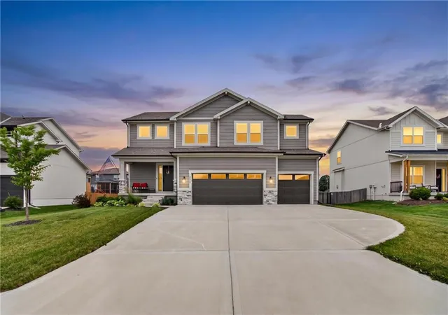 1st image of 4404 Sw Grindstone Cir, Lees Summit, MO 64082 | MLS# 2627288