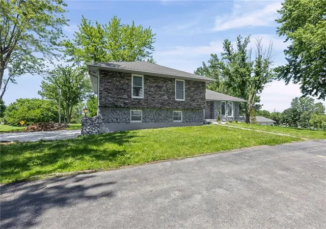 Homes for sale in Kearney, MO | 12223 Hills Rd, Kearney, MO 64060 | MLS# 2627293
