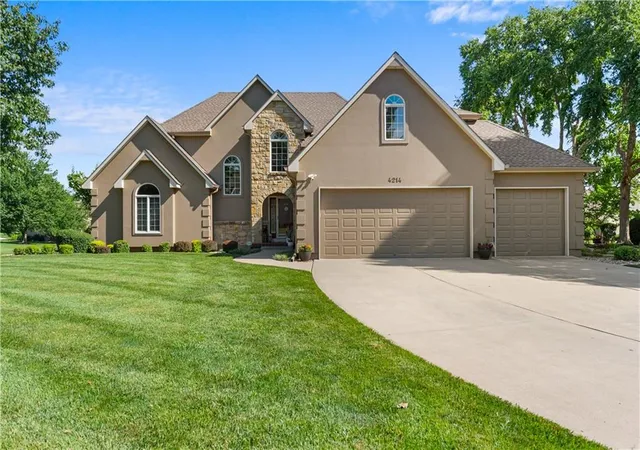 1st image of 4214 Victory Cir, Lee's Summit, MO 64082 | MLS# 2627300