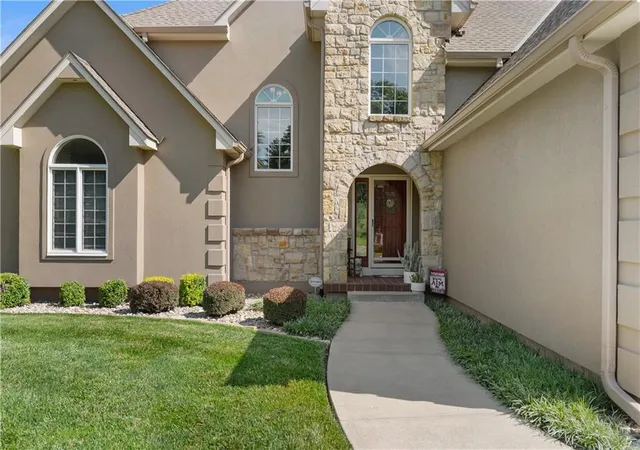 4th image of 4214 Victory Cir, Lee's Summit, MO 64082 | MLS# 2627300
