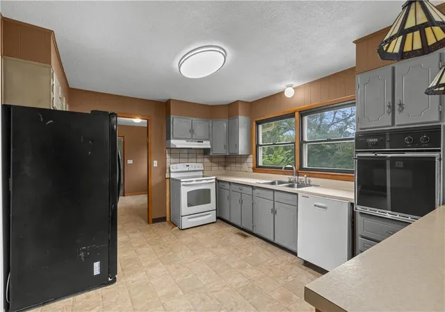 Photo 4 of Single family home for sale at 17029 Springdale Rd, Leavenworth, KS 66048 | MLS# 2627303 | Listing updated on 2026-08-31