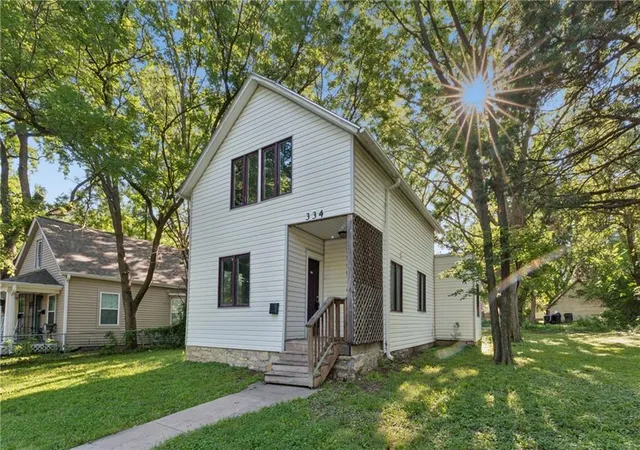 Homes for sale in Topeka, KS | 334 Sw Orchard St, Topeka, KS 66606 | MLS# 2627305