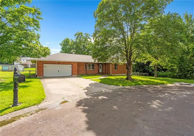 1st image of 430 Chest Nut St, Marshall, MO 65340 | MLS# 2627314