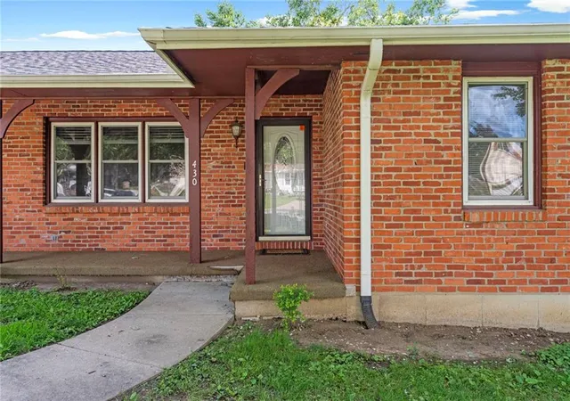 3rd image of 430 Chest Nut St, Marshall, MO 65340 | MLS# 2627314
