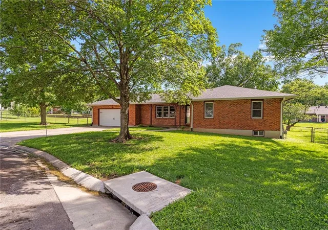 4th image of 430 Chest Nut St, Marshall, MO 65340 | MLS# 2627314