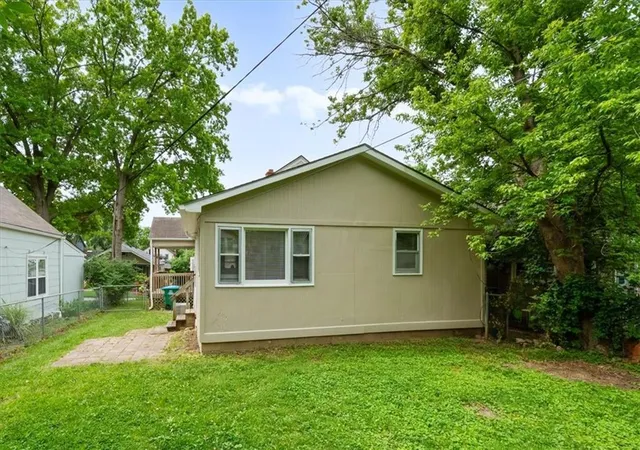26th image of 2106 W 48th St, Westwood, KS 66205 | MLS# 2627317