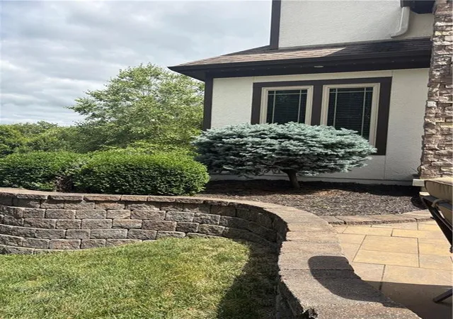 3rd image of 2907 Ne Viewpark Pl, Lee's Summit, MO 64086 | MLS# 2627321