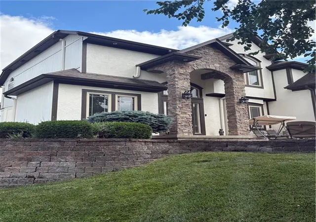 2nd image of 2907 Ne Viewpark Pl, Lee's Summit, MO 64086 | MLS# 2627321