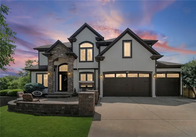 4th image of 2907 Ne Viewpark Pl, Lee's Summit, MO 64086 | MLS# 2627321