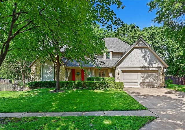 Homes for sale in Kansas City, MO | 5710 N Spruce Ave, Kansas City, MO 64119 | MLS# 2627345