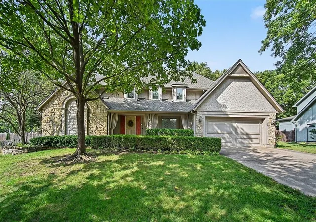 Photo 2 of Single family home for sale at 5710 N Spruce Ave, Kansas City, MO 64119 | MLS# 2627345 | Listing updated on 2026-10-03