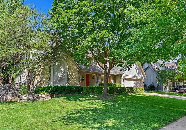 Homes for sale in Kansas City, MO | 5710 N Spruce Ave, Kansas City, MO 64119 | MLS# 2627345