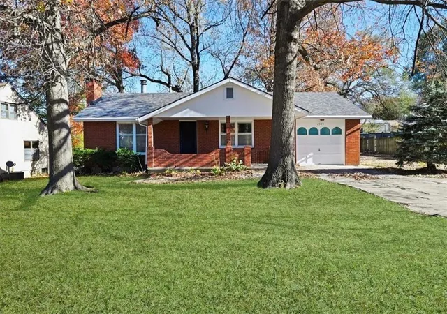 Homes for sale in Leavenworth, KS | 2509 10th Ave, Leavenworth, KS 66048 | MLS# 2627349