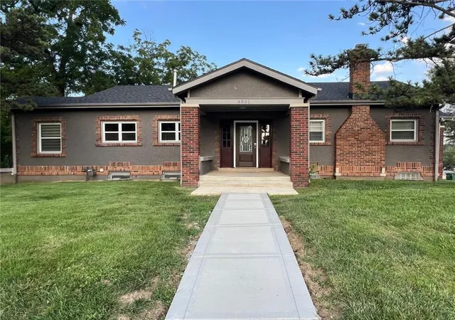 1st image of 4901 Antioch Rd, Overland Park, KS 66203 | MLS# 2627364