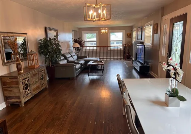 3rd image of 4901 Antioch Rd, Overland Park, KS 66203 | MLS# 2627364