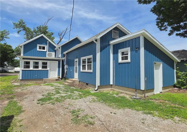 Homes for sale in Iola, KS | 309 S Washington Ave, Iola, KS 66749 | MLS# 2627365