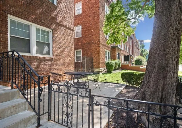 Listing Photo 2 - Condo for sale in building located at 212 Emanuel Cleaver Ii Blvd, Kansas City, MO 64112 - Unit #2