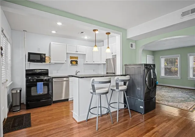 Listing Photo 4 - Condo for sale in building located at 212 Emanuel Cleaver Ii Blvd, Kansas City, MO 64112 - Unit #2