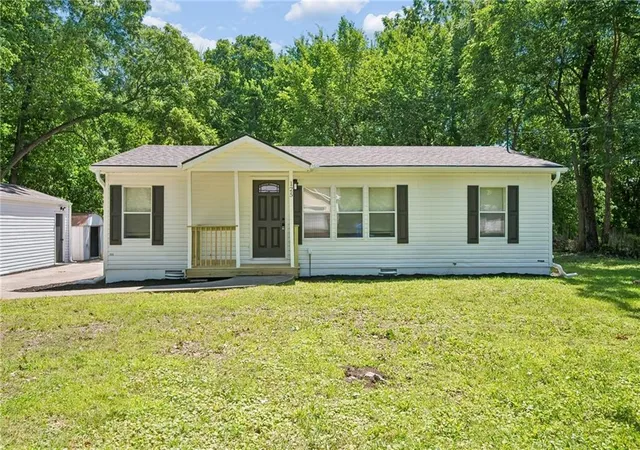 Homes for sale in Tonganoxie, KS | 125 Gould St, Tonganoxie, KS 66086 | MLS# 2627376