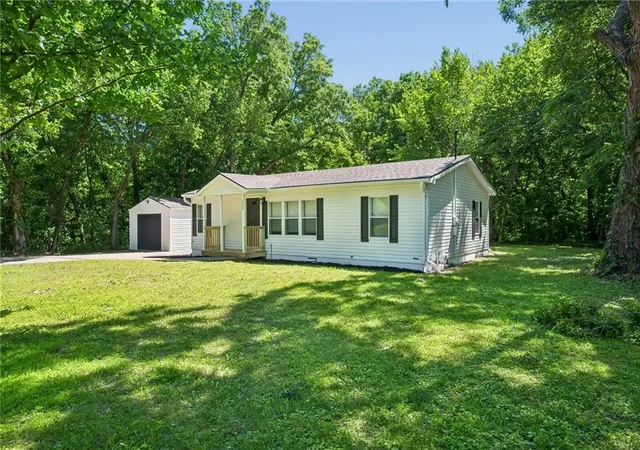 Homes for sale in Tonganoxie, KS | 125 Gould St, Tonganoxie, KS 66086 | MLS# 2627376