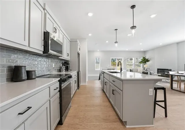 4th image of 1204 Royal Arch Trl, Raymore, MO 64083 | MLS# 2627379