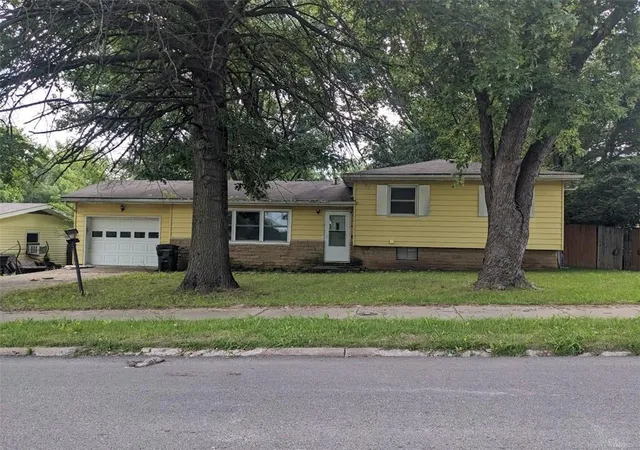Homes for sale in Leavenworth, KS | 4013 Shrine Park Rd, Leavenworth, KS 66048 | MLS# 2627384