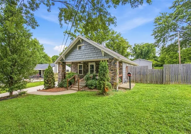 Photo 2 of Single family home for sale at 2916 N 52nd Street, Kansas City, KS 66104 | MLS# 2627386 | Listing updated on 2026-09-28