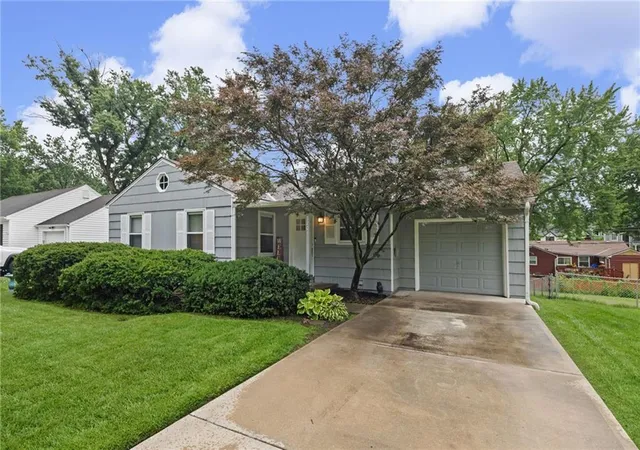 2nd image of 5201 W 71st St, Prairie Village, KS 66208 | MLS# 2627387