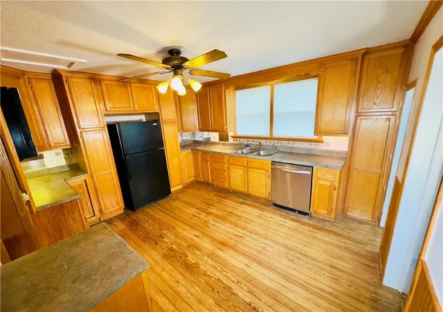 4th image of 409 W Miller St, Appleton City, MO 64724 | MLS# 2627395
