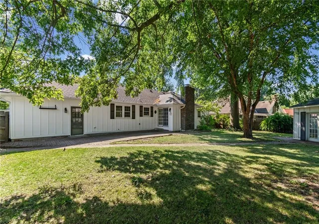 Homes for sale in Lees Summit, MO | 320 Se Westwind Dr, Lees Summit, MO 64063 | MLS# 2627399