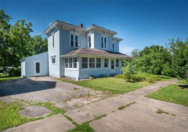 Homes for sale in Cameron, MO | 406 E 4th St, Cameron, MO 64429 | MLS# 2627405