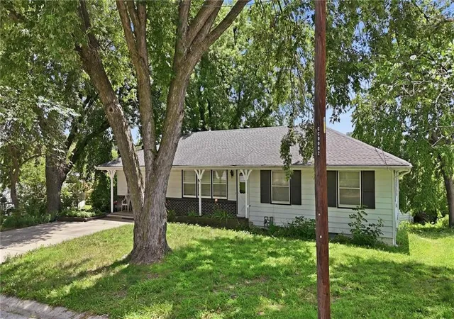 Photo 1 of Single family home for sale at 483 Ne Meadowbrook Rd, Kansas City, MO 64119 | MLS# 2627406 | Listing updated on 2026-07-28