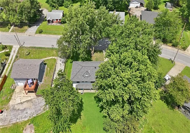 Photo 2 of Single family home for sale at 483 Ne Meadowbrook Rd, Kansas City, MO 64119 | MLS# 2627406 | Listing updated on 2026-07-28
