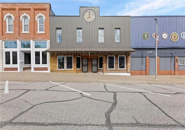 Homes for sale in Burlington, KS | 115 N 3rd St, Burlington, KS 66839 | MLS# 2627412