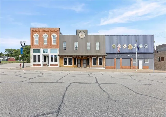 Homes for sale in Burlington, KS | 115 N 3Rd St, Burlington, KS 66839 | MLS# 2627412