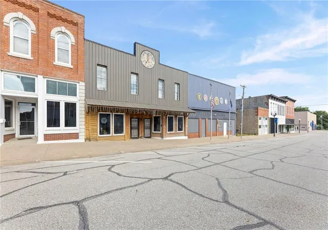 Homes for sale in Burlington, KS | 115 N 3Rd St, Burlington, KS 66839 | MLS# 2627412