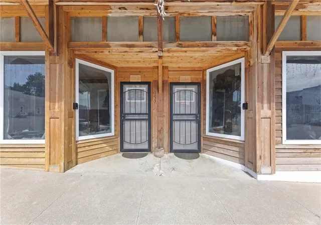 Homes for sale in Burlington, KS | 115 N 3Rd St, Burlington, KS 66839 | MLS# 2627412