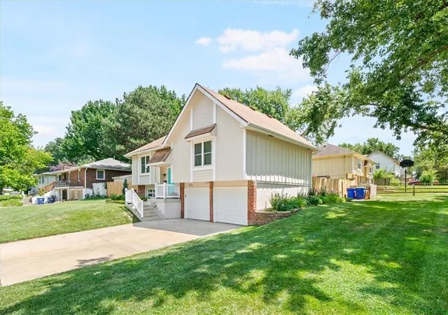 image of 14213 W 94th St, Lenexa, KS 66215 | MLS# 2627413