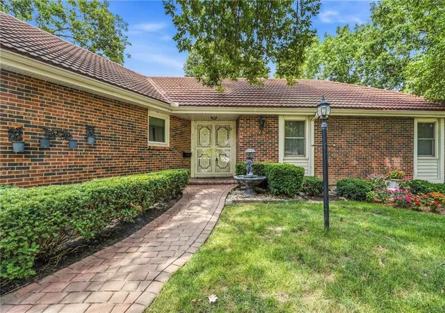 Photo 4 of Sale Pending at 71 E 106th Terrace, Kansas City, MO 64114 | MLS# 2627418 | Listing updated on 2026-08-21