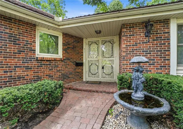 Photo 5 of Sale Pending at 71 E 106th Terrace, Kansas City, MO 64114 | MLS# 2627418 | Listing updated on 2026-08-21