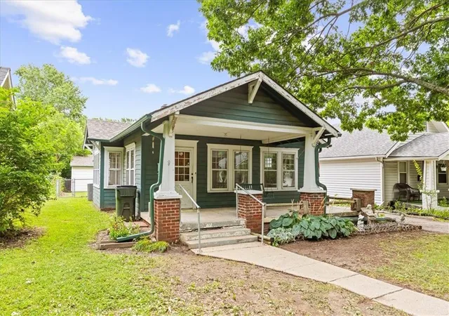 Homes for sale in Independence, MO | 1303 S Maywood Ave, Independence, MO 64052 | MLS# 2627429