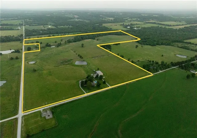 Homes for sale in Osawatomie, KS | 38210 Osawatomie Rd, Osawatomie, KS 66064 | MLS# 2627430