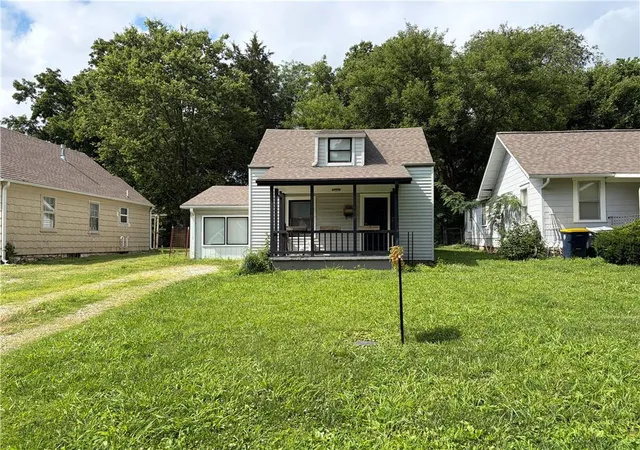 Homes for sale in Kansas City, MO | 106 W 80th St, Kansas City, MO 64114 | MLS# 2627431