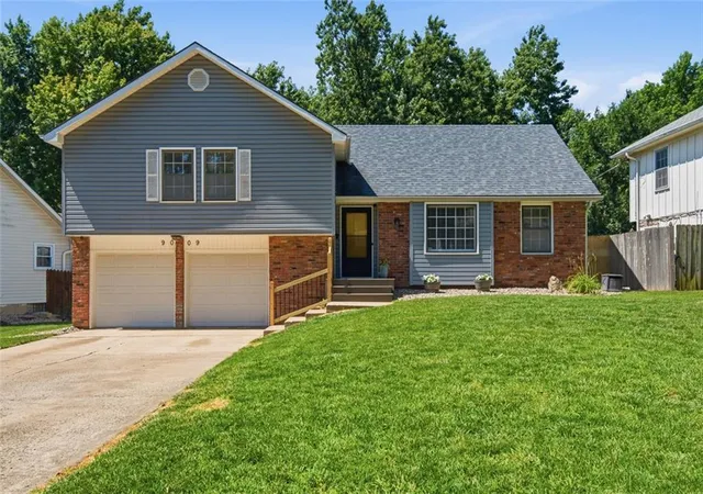1st image of 9009 W 82nd Pl, Overland Park, KS 66204 | MLS# 2627435