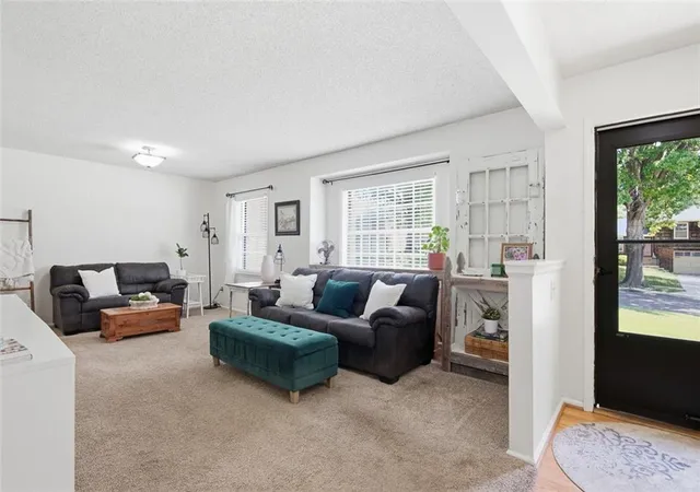 3rd image of 9009 W 82Nd Pl, Overland Park, KS 66204 | MLS# 2627435