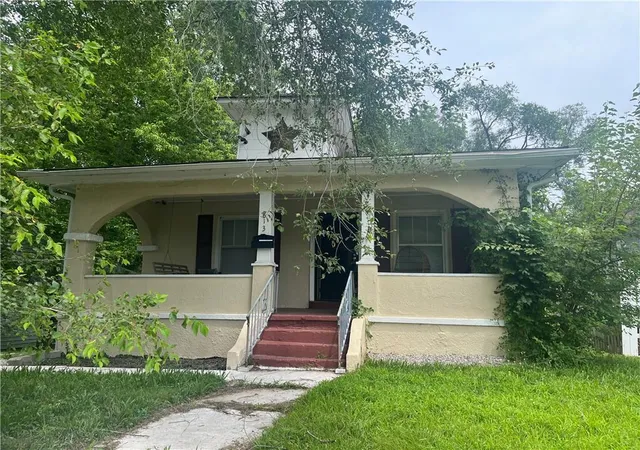 1st image of 813 N Crysler Ave, Independence, MO 64050 | MLS# 2627441