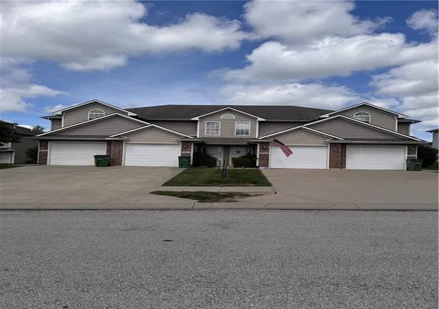 1st image of 9021 Gala Dr, Lee's Summit, MO 64064 | MLS# 2627442