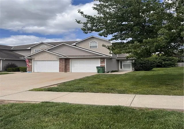 2nd image of 9021 Gala Dr, Lee's Summit, MO 64064 | MLS# 2627442
