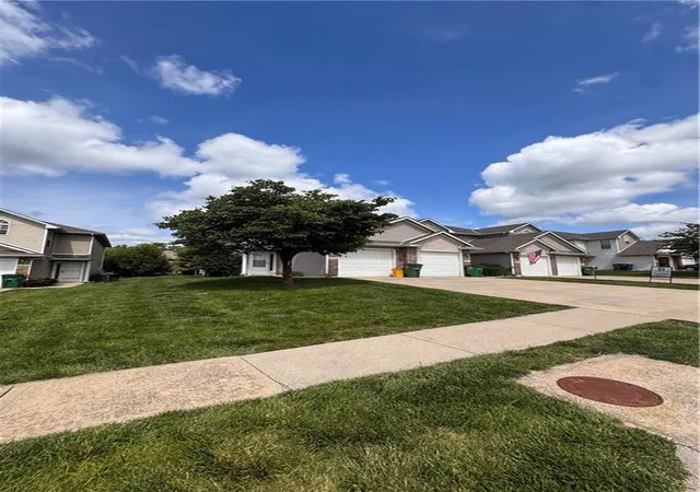 3rd image of 9021 Gala Dr, Lee's Summit, MO 64064 | MLS# 2627442
