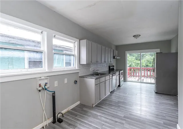 Photo 3 of Single family home for sale at 809 Monroe Ave, Kansas City, MO 64124 | MLS# 2627444 | Listing updated on 2026-08-19